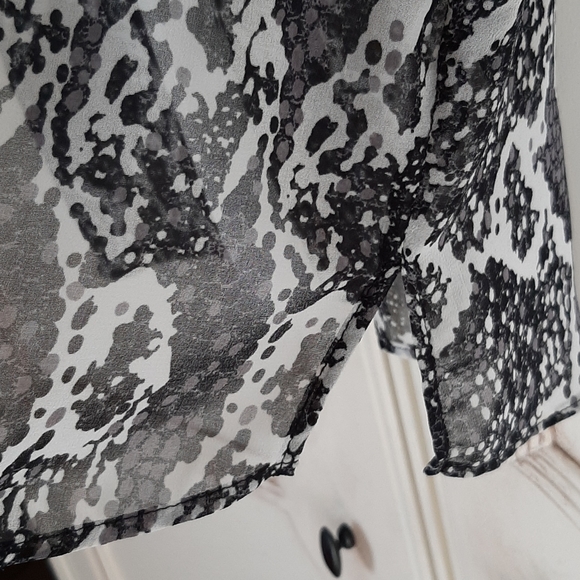 H AND M blouse - Picture 4 of 4